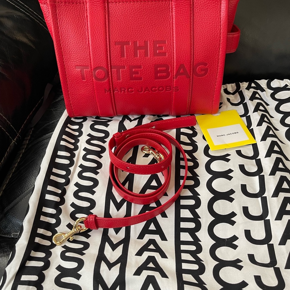 Marc Jacob’s Leather Small Tote Bag - Picture 4 of 9